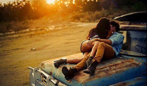 the-carousel-kiss-3